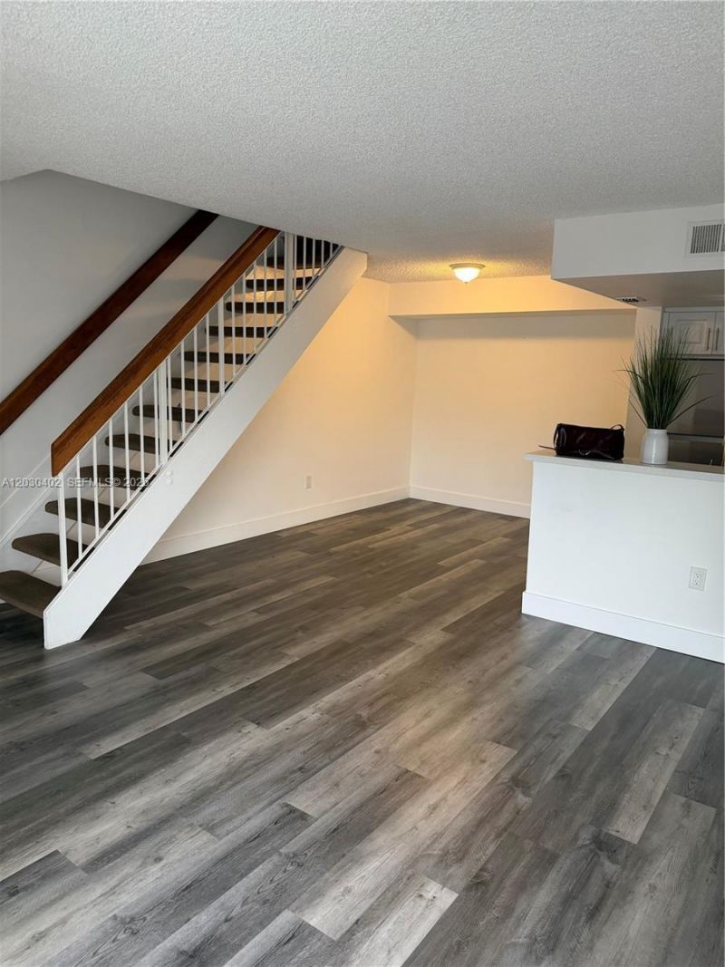 675 NW 85th Ct, Unit 8-207, Miami, FL 33126 Photo