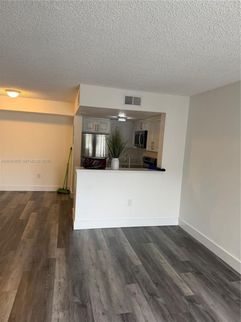 675 NW 85th Ct, Unit 8-207, Miami, FL 33126 Photo