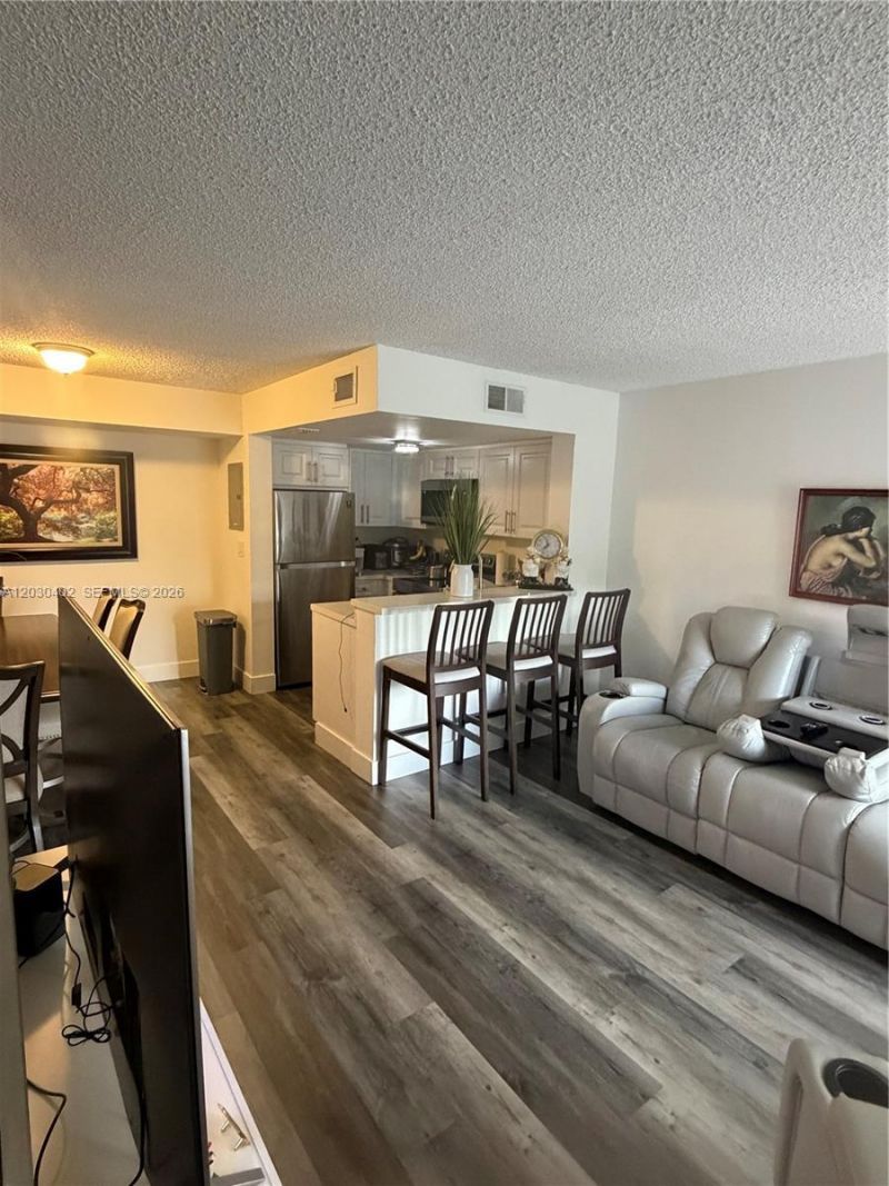 675 NW 85th Ct , Unit 8-207, Miami, FL 33126 Photo