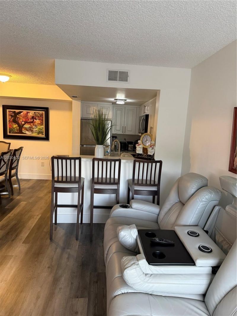 675 NW 85th Ct , Unit 8-207, Miami, FL 33126 Photo