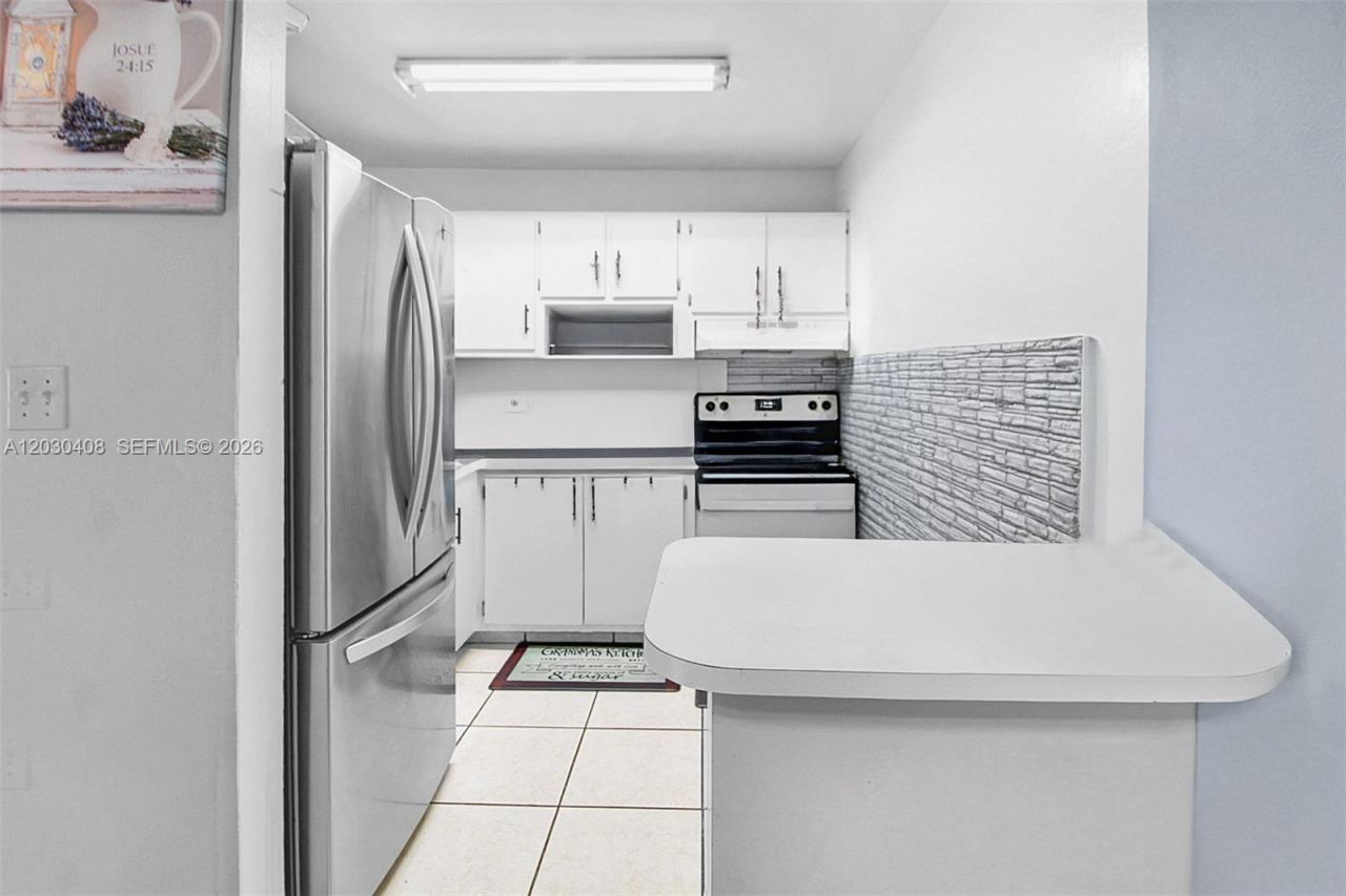 10745 SW 3rd St , Unit 6, Sweetwater, FL 33174 Photo