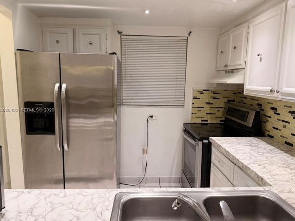1035 W 77th St, Unit 211, Hialeah, FL 33014