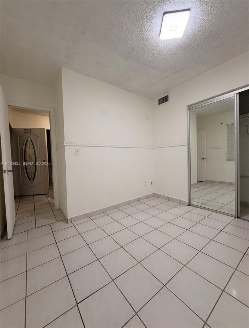 1035 W 77th St, Unit 211, Hialeah, FL 33014 Photo