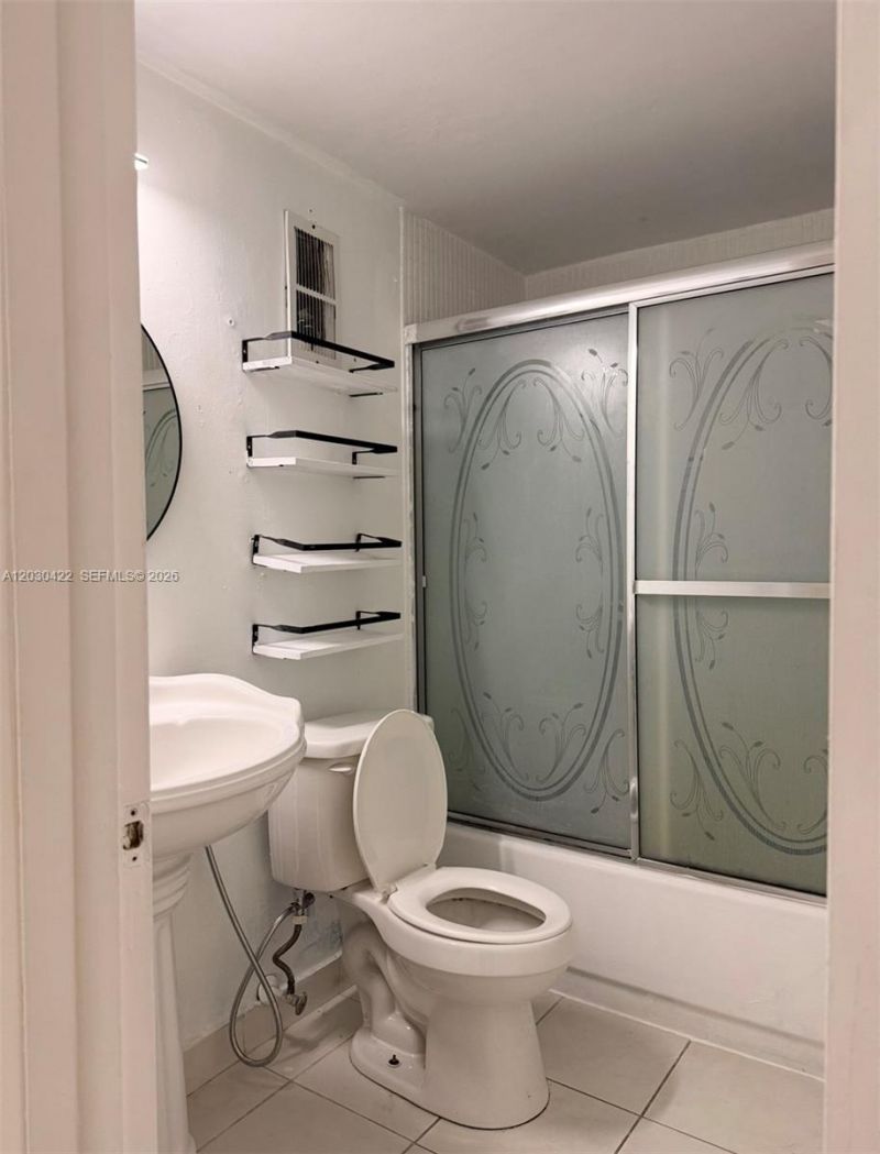 1035 W 77th St, Unit 211, Hialeah, FL 33014 Photo