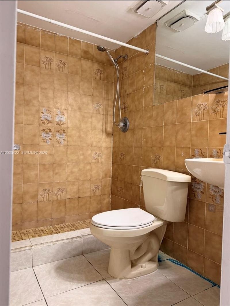 1035 W 77th St, Unit 211, Hialeah, FL 33014 Photo