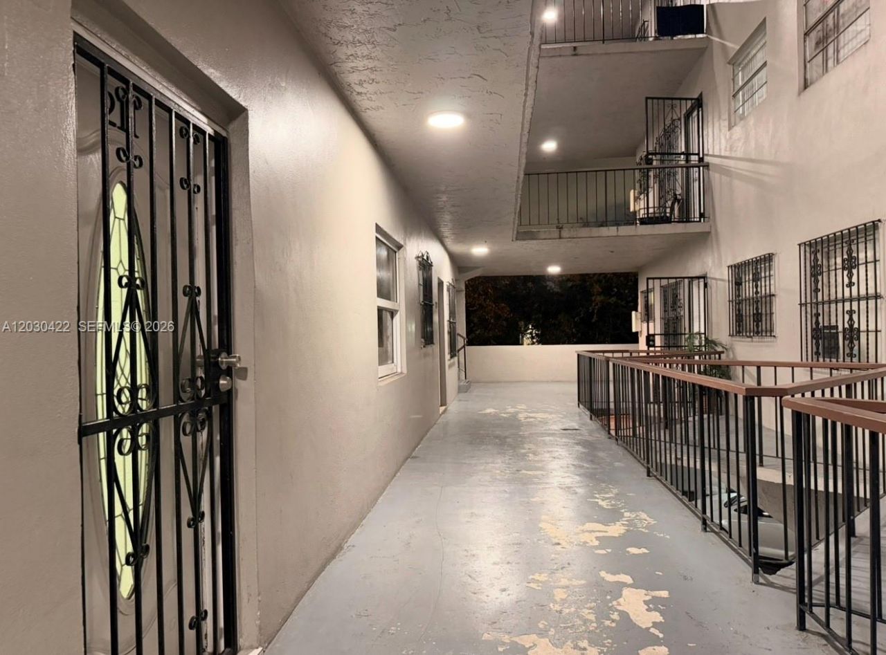 1035 W 77th St, Unit 211, Hialeah, FL 33014 Photo