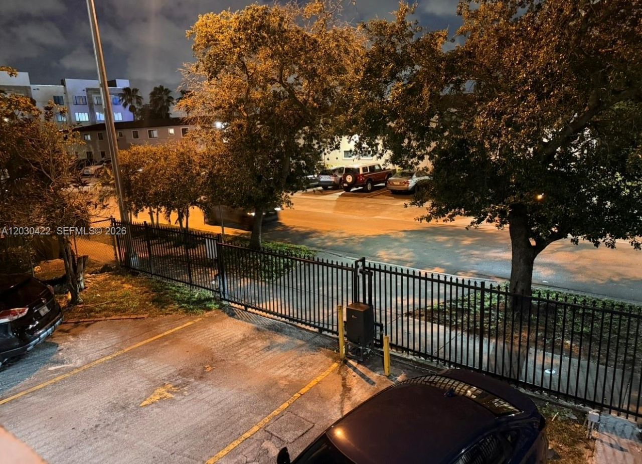 1035 W 77th St, Unit 211, Hialeah, FL 33014 Photo