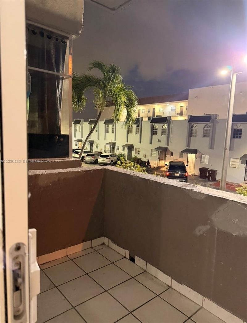 1035 W 77th St, Unit 211, Hialeah, FL 33014 Photo