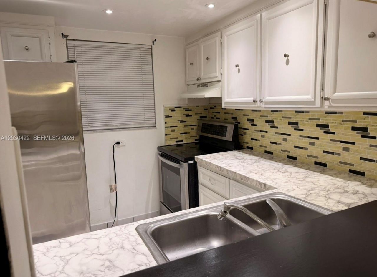 1035 W 77th St, Unit 211, Hialeah, FL 33014 Photo