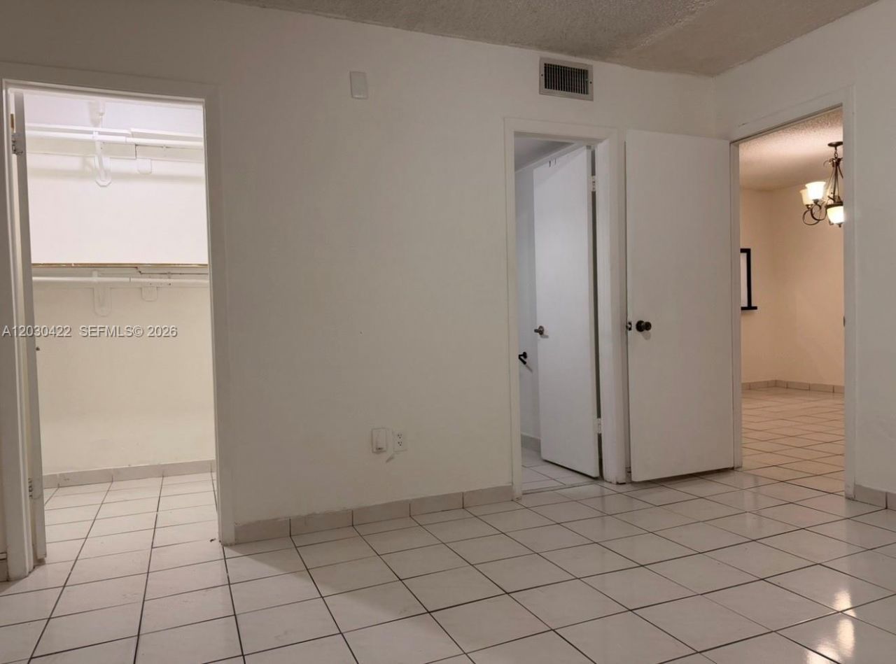 1035 W 77th St, Unit 211, Hialeah, FL 33014 Photo
