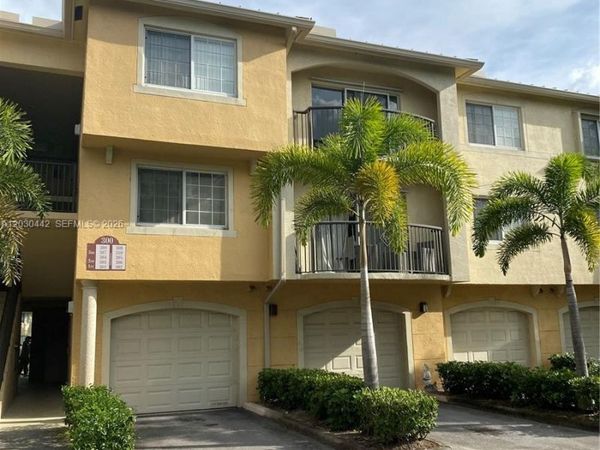 300 N Crestwood Ct N, Unit 310, Royal Palm Beach, FL 33411