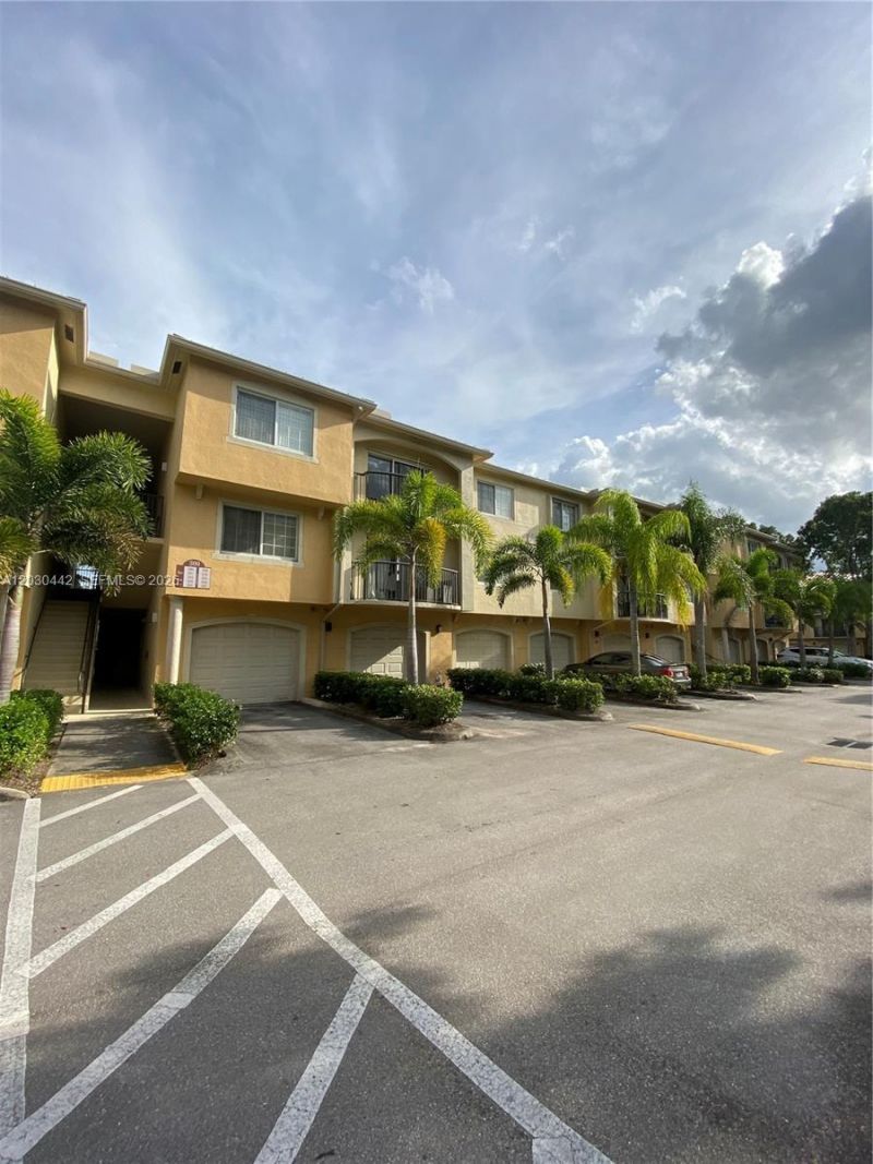 300 N Crestwood Ct N, Unit 310, Royal Palm Beach, FL 33411 Photo