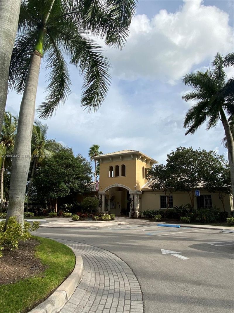 300 N Crestwood Ct N, Unit 310, Royal Palm Beach, FL 33411 Photo