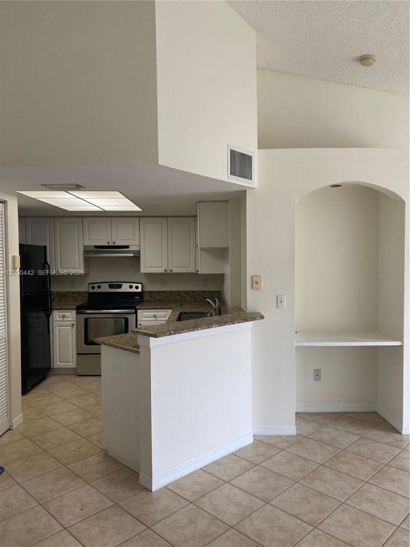 300 N Crestwood Ct N, Unit 310, Royal Palm Beach, FL 33411 Photo