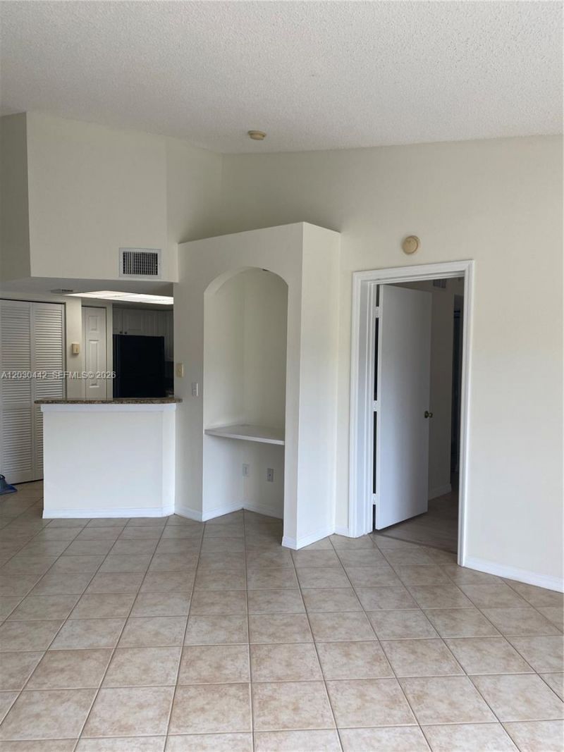 300 N Crestwood Ct N, Unit 310, Royal Palm Beach, FL 33411 Photo