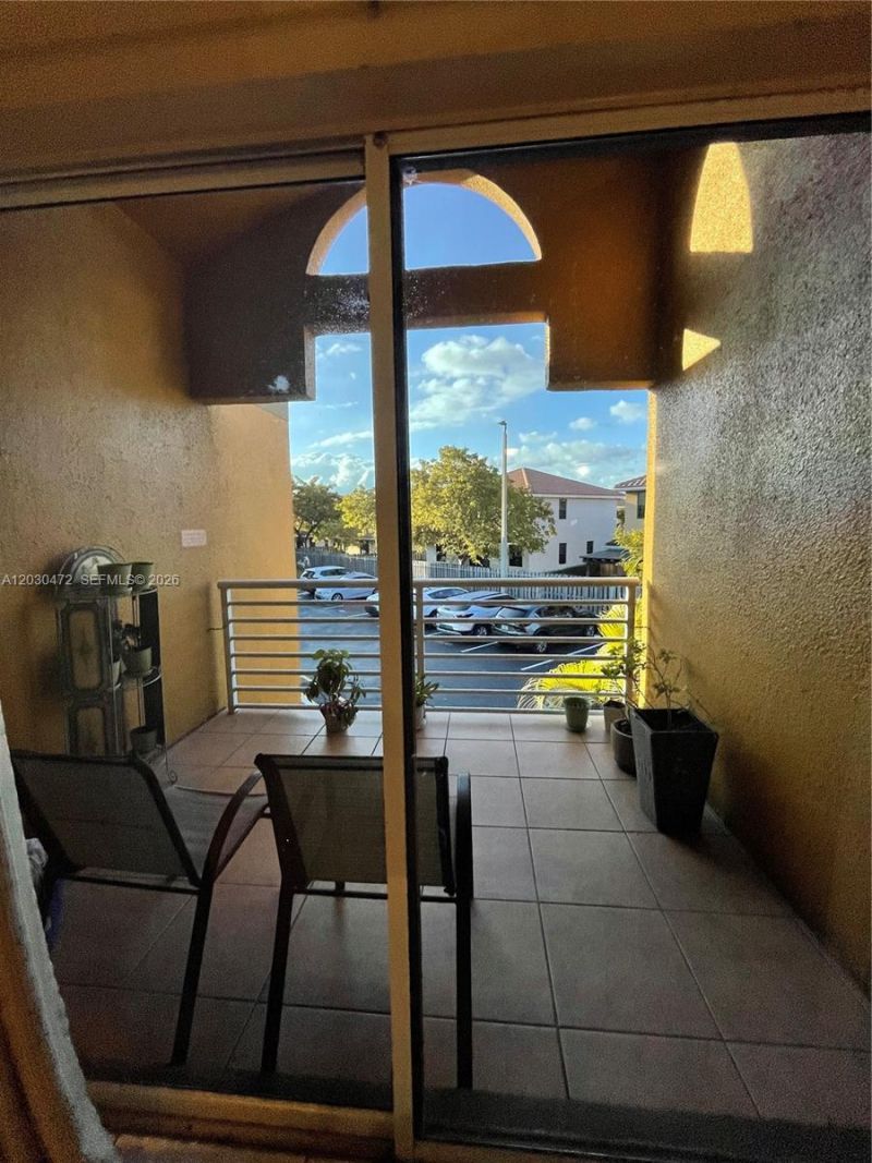 9711 Fontainebleau Blvd , Unit D203, Miami, FL 33172 Photo