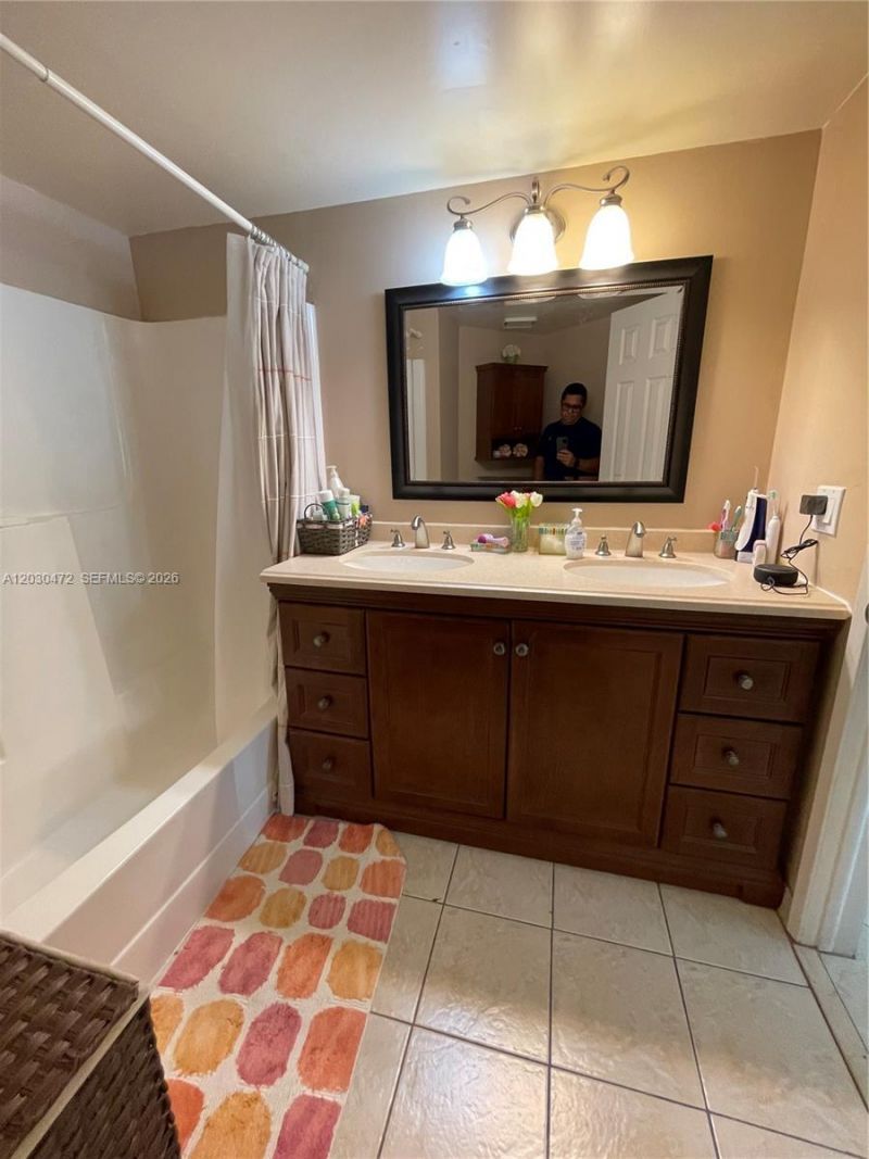 9711 Fontainebleau Blvd , Unit D203, Miami, FL 33172 Photo