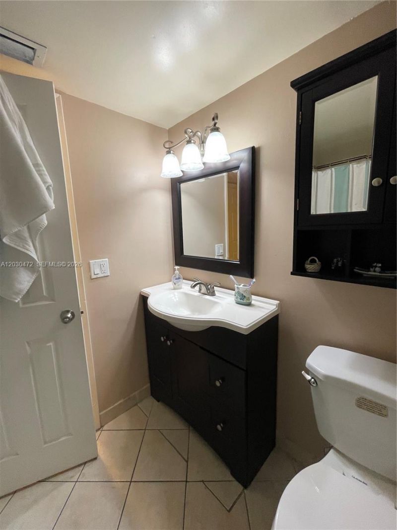 9711 Fontainebleau Blvd , Unit D203, Miami, FL 33172 Photo