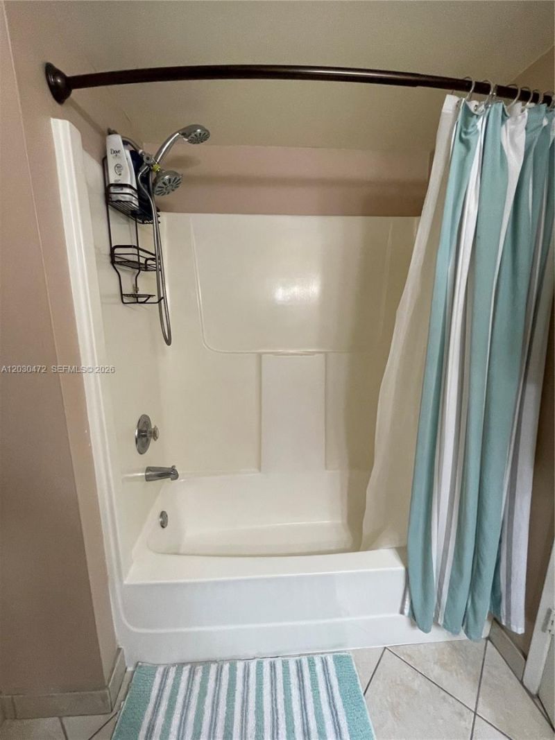 9711 Fontainebleau Blvd , Unit D203, Miami, FL 33172 Photo