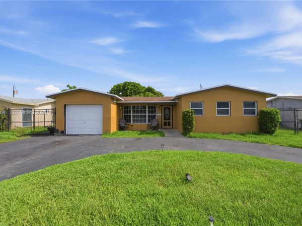 4801 NW 17th St, Lauderhill, FL 33313