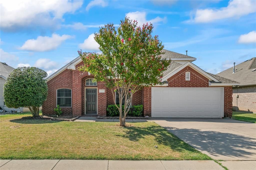 1133 Hillwood Drive, Saginaw, TX 76179 Main Photo