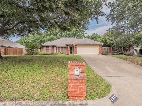1228 Cozby Street W, Benbrook, TX 76126