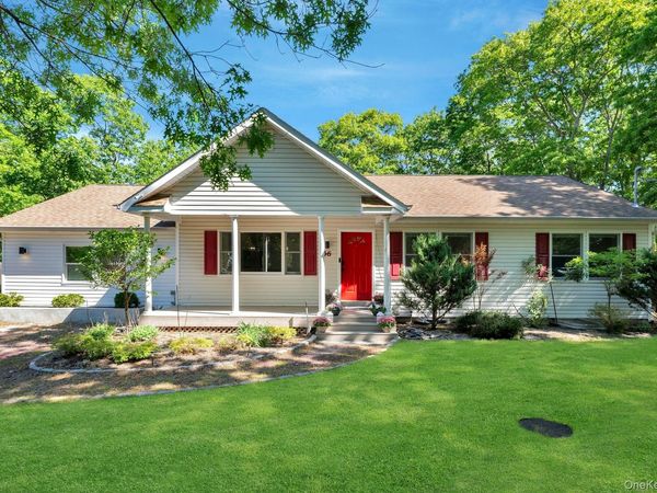 46 Sherwood Road , Hampton Bays, NY 11946