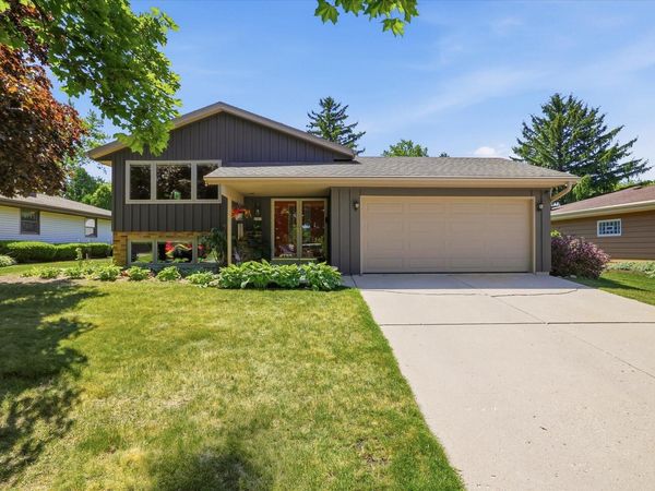 6085 Trail Ridge Dr, Greendale, WI 53129