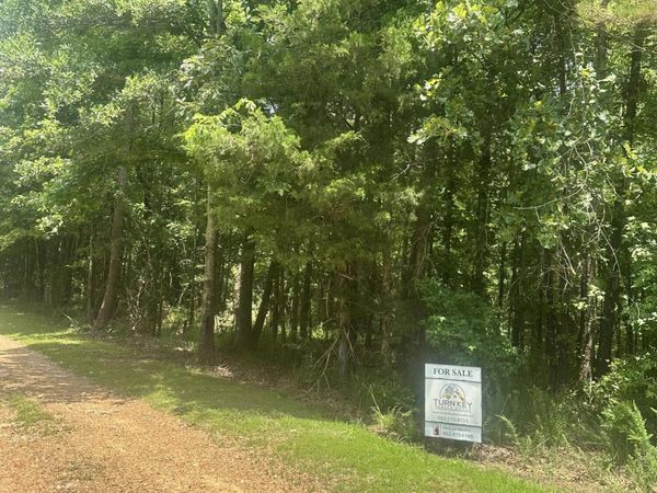 Lakeridge Road, Grenada, MS 38901