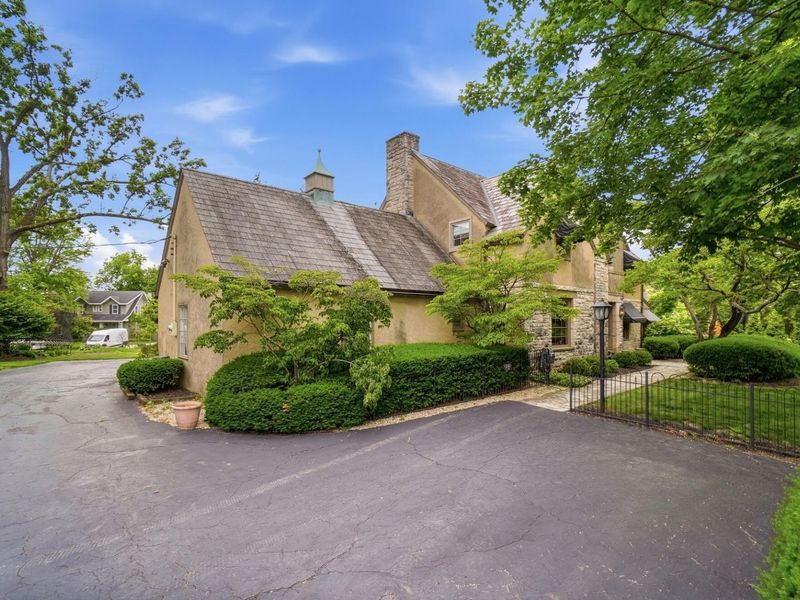 2279 Arlington Avenue, Upper Arlington, OH 43221 Photo 3
