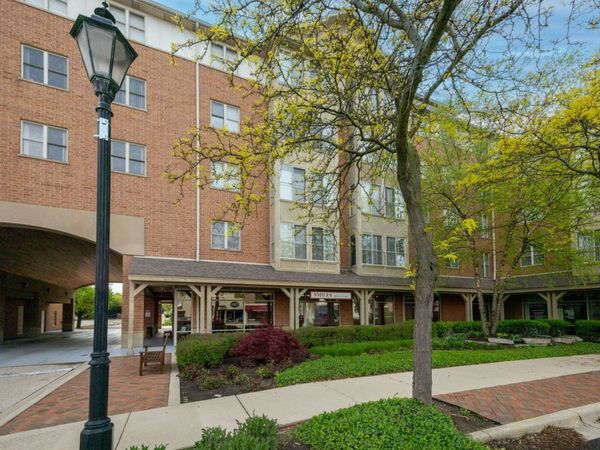 100 N Bokelman Street , Unit 330, Roselle, IL 60172