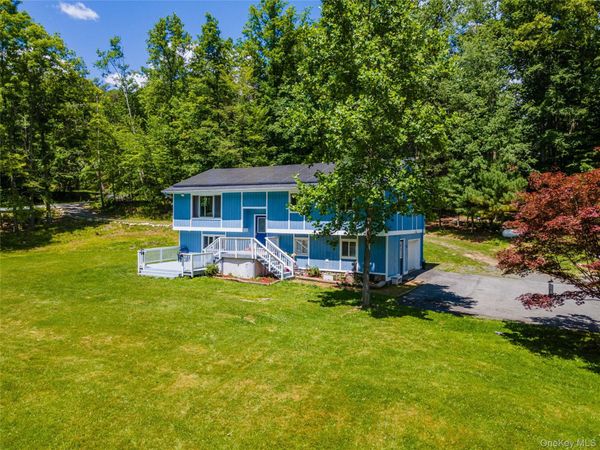 20 Patrick Drive , Bloomingburg, NY 12721