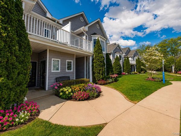 105 Okeefe Court, Oakdale, NY 11769