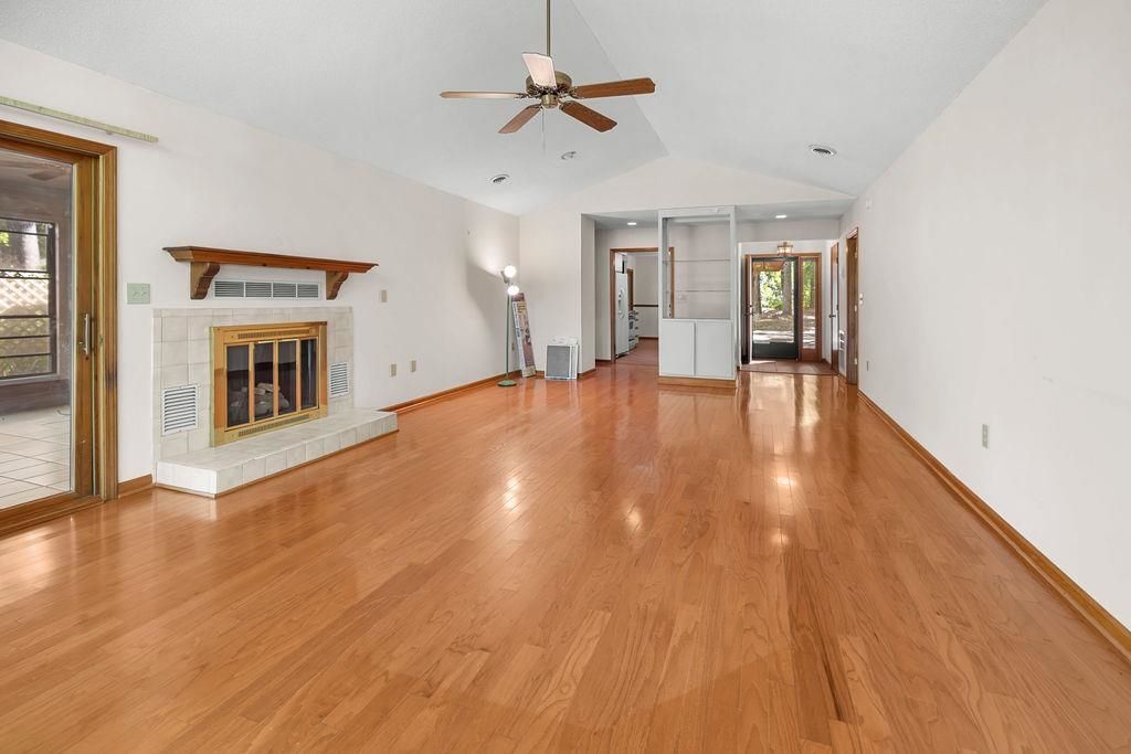 2204 Jefferson Circle  Photo 5
