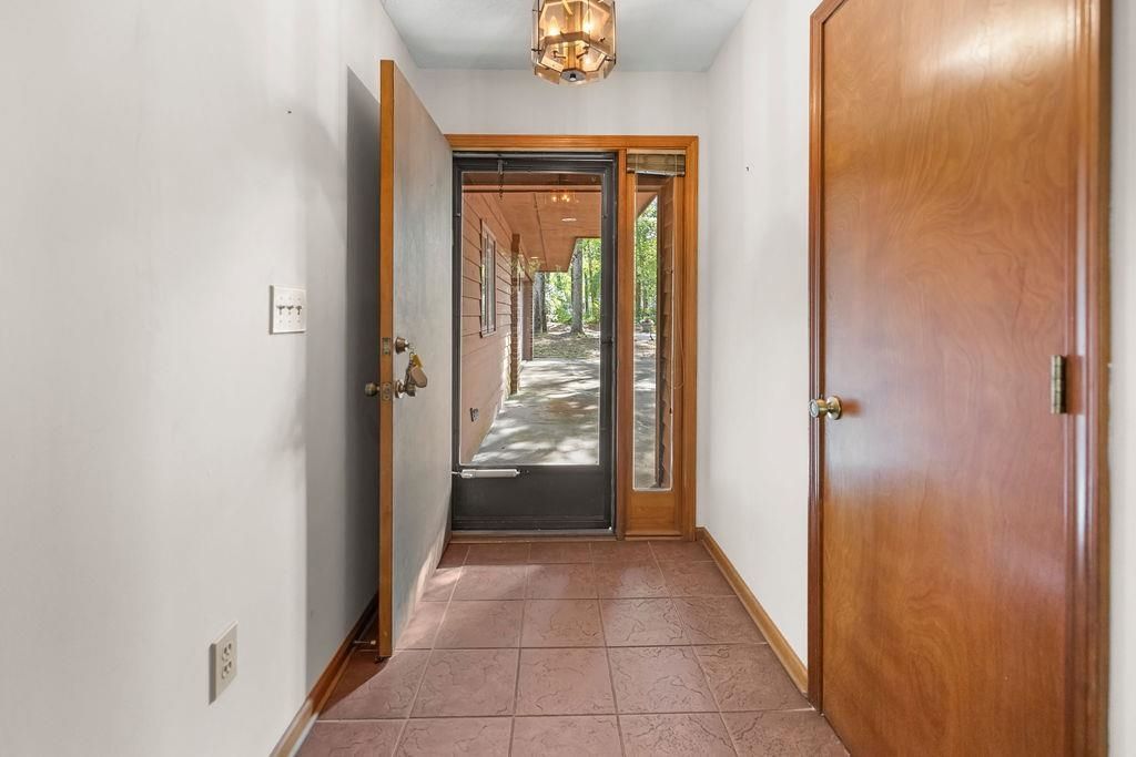 2204 Jefferson Circle  Photo 7