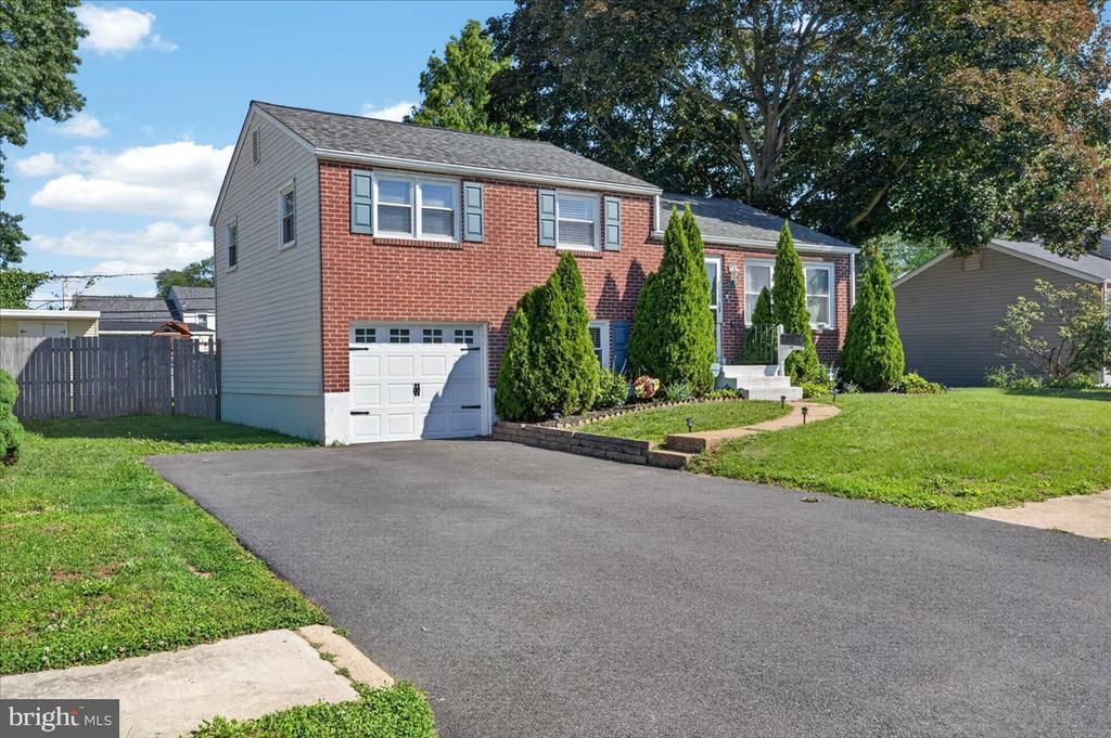 11 Whitehall Circle, Wilmington, DE 19808 Main Photo