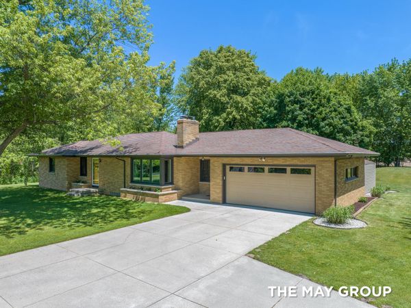 6590 Division Avenue NE, Comstock Park, MI 49321
