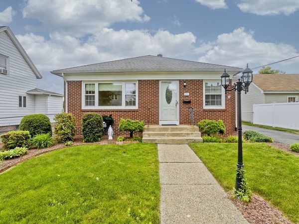 115 Bonneville Ave, Chicopee, MA 01013