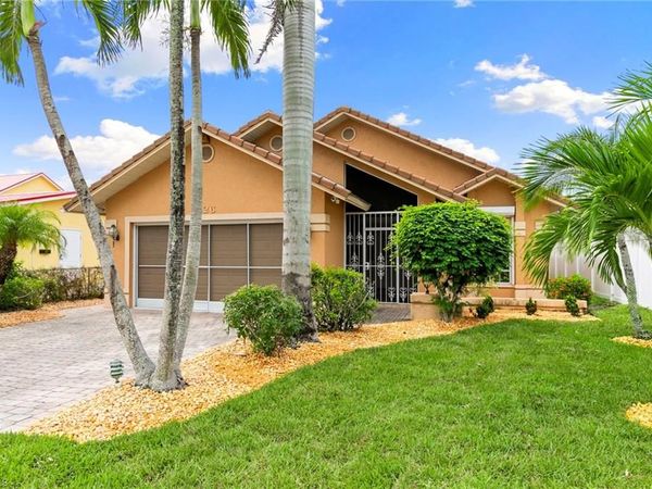 526 100th AVE N, NAPLES, FL 34108
