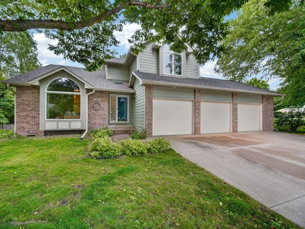 909 Idaho Avenue, Ames, IA 50014