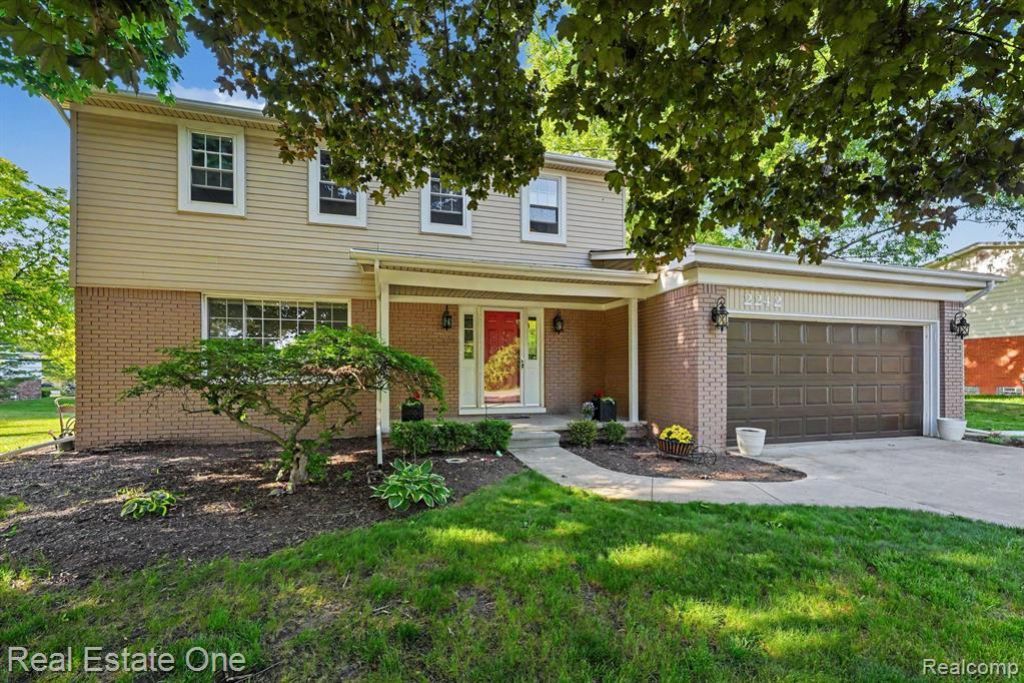 2242 W Wattles Road , Troy, MI 48098 Main Photo