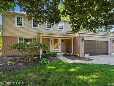 2242 W Wattles Road , Troy, MI 48098