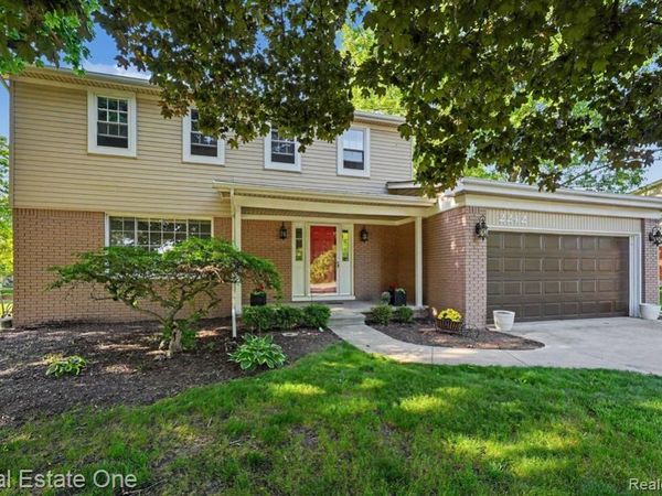 2242 W Wattles Road , Troy, MI 48098