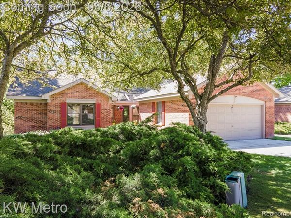 7348 Meadowridge Circle, West Bloomfield Twp, MI 48322