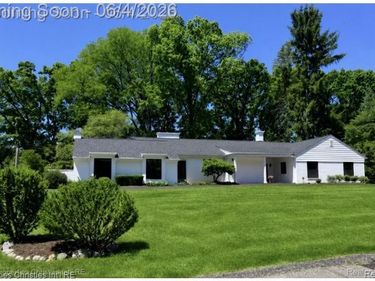 1257 Charrington Road, Bloomfield Hills, MI 48301