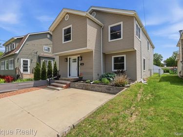 72 N North Shore Drive, Lake Orion Vlg, MI 48362
