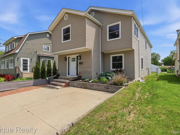 72 N North Shore Drive, Lake Orion Vlg, MI 48362