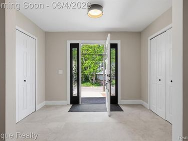 72 N North Shore Drive, Lake Orion Vlg, MI 48362