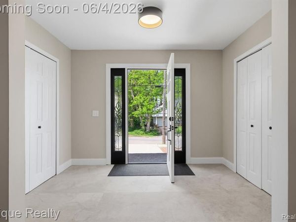 72 N North Shore Drive, Lake Orion Vlg, MI 48362