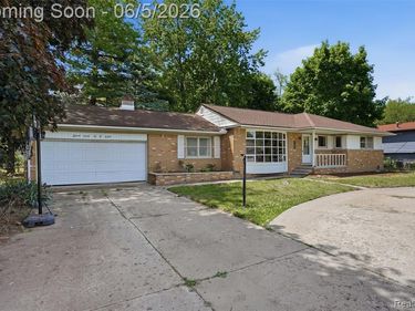 21001 Negaunee Street, Southfield, MI 48033